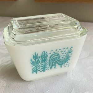 PYREX 501B Amish Butterprint Turquoise Refrigerator Dish with Lid